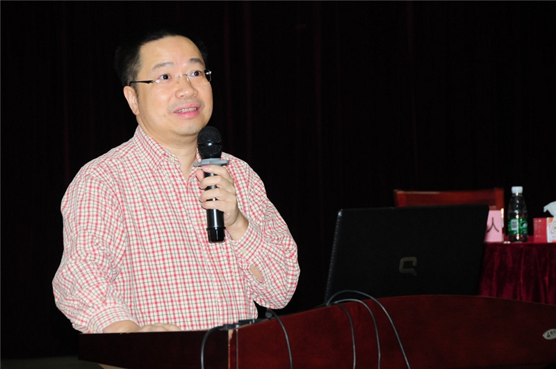 委员会副主任委员李晓丹教授作了题为《医师压力管理技能》的专题讲座