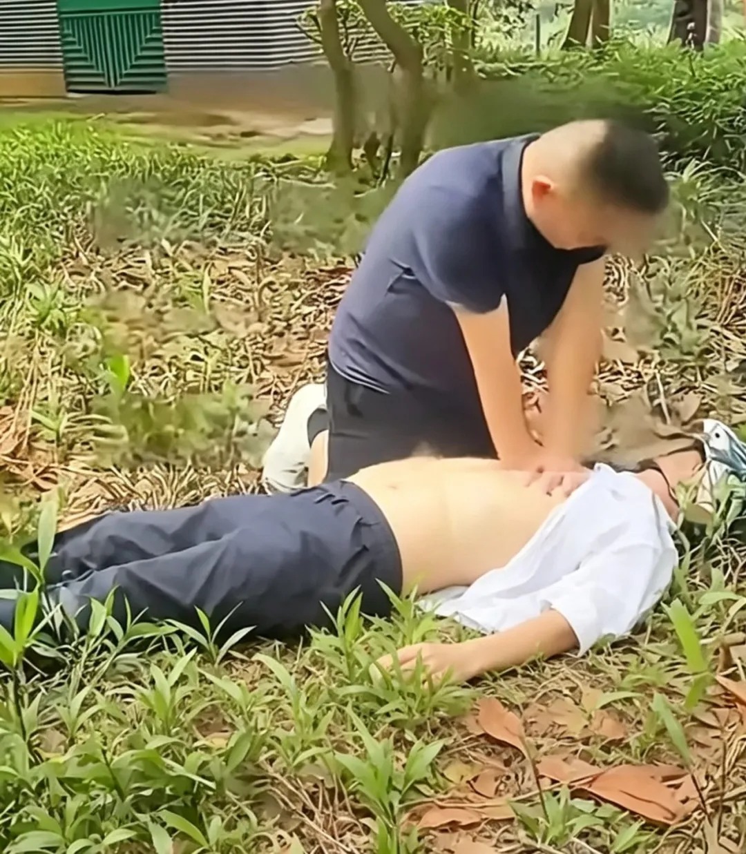 那天的惠州红花湖，他跪着跑赢了一场“生死接..